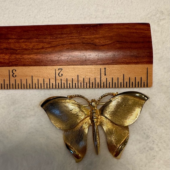 NWOT Vintage Butterfly Brooch Gold Color - Picture 4 of 5